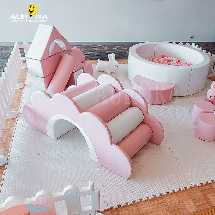 Trắng màu hồng Pastel Trẻ em Thiết bị chơi mềm không độc hại Trong nhà chơi mềm leo núi