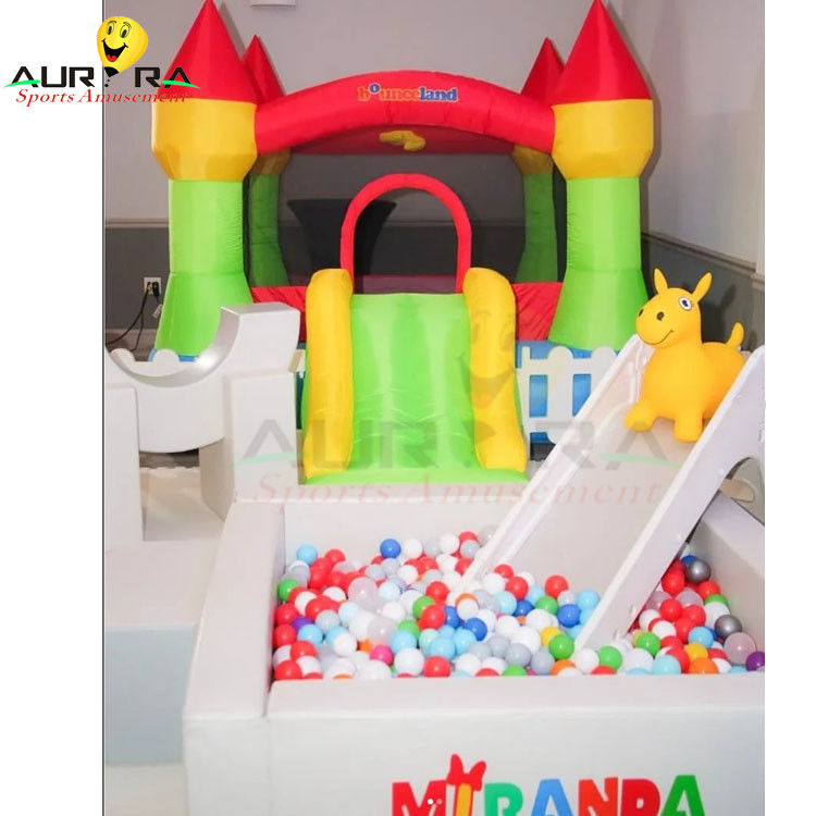 Máy chơi mềm bơm nhiều màu trong nhà trẻ em bóng đá Pit đồ chơi tùy chỉnh