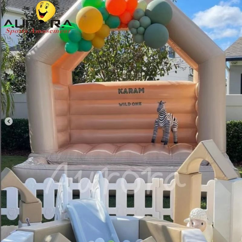 Đen và trắng PVC PU bơm mềm thiết bị chơi sân chơi tùy chỉnh màu sắc
