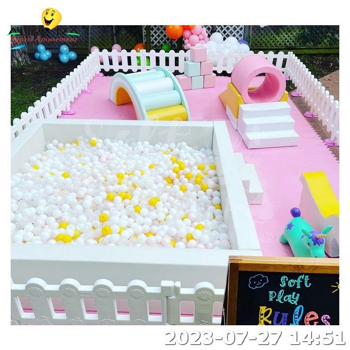 Ball Pit Pool Thiết bị Soft Play hàng rào cho trẻ em White Soft Play Ball Pit