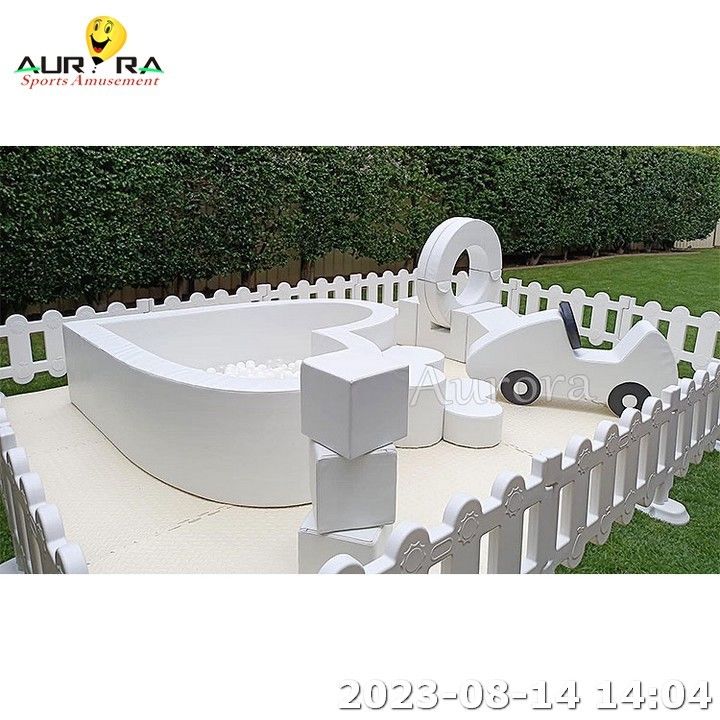 Nệm bọt Indoor Soft Play Heart Shape Indoor Playground White Ball Pit