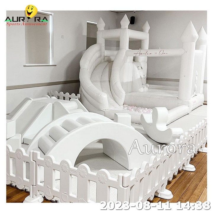 Soft Play Set Beige And White Color trung tính Trung tâm tiệc tùng trẻ em Thiết bị chơi mềm