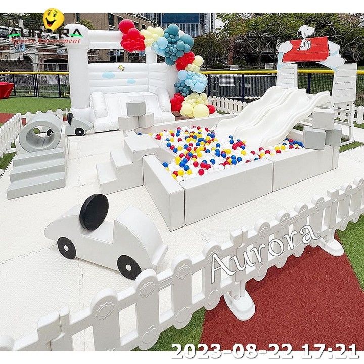 Pink White Soft Play Equipment With Bounce House Fence For Kids Ball Pit (Thiết bị chơi mềm màu hồng và trắng với hàng rào nhà lơ lửng cho trẻ em)