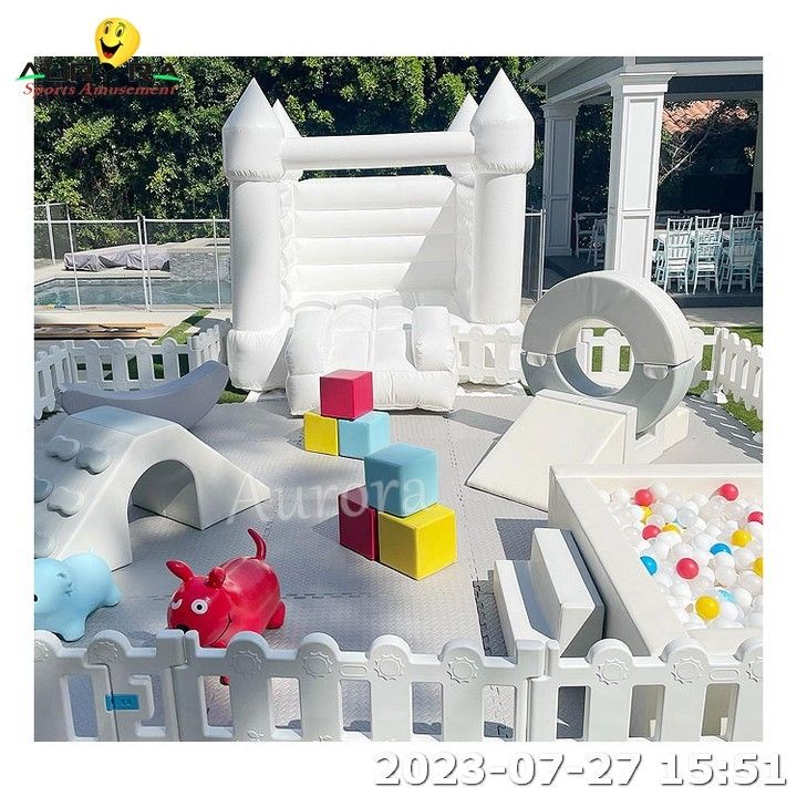Nội thất ngoài trời Soft Play Thiết bị sân chơi cho trẻ em Thuê bữa tiệc Trắng
