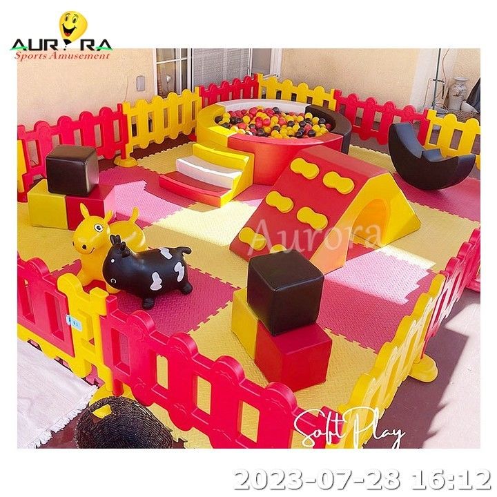 Nội thất ngoài trời Soft Play Thiết bị sân chơi cho trẻ em Thuê bữa tiệc Trắng