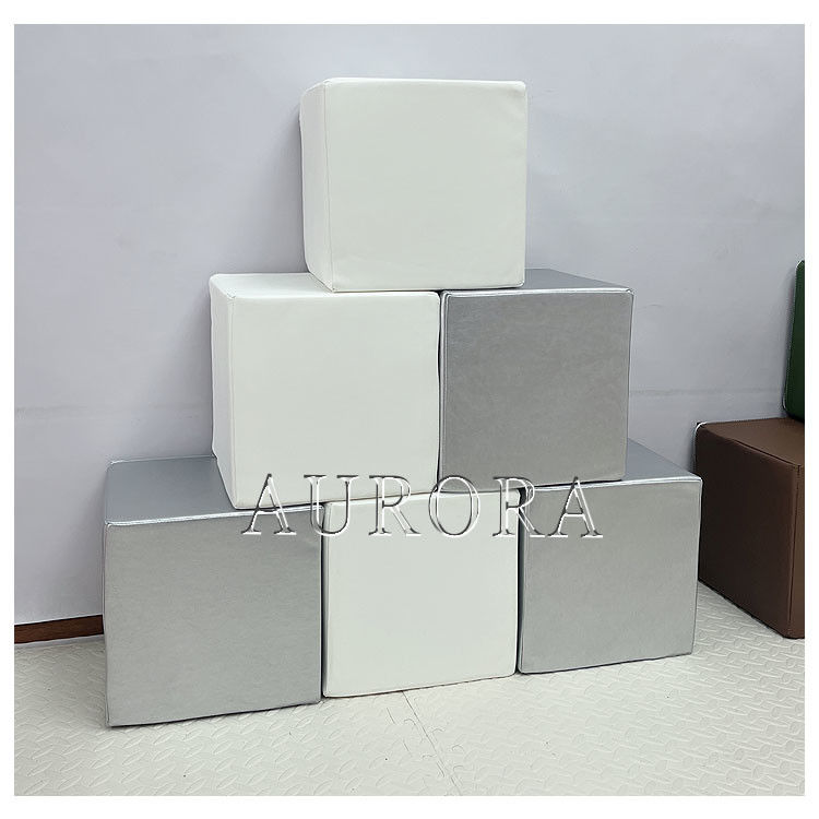 Thiết bị chơi mềm được tùy chỉnh Bầu trắng và màu xanh bọt mềm chơi với cầu đá